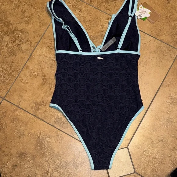 Berlook NWT medium And XL Blue V Neck Tie One-Piece Swimsuit - Picture 3 of 5
